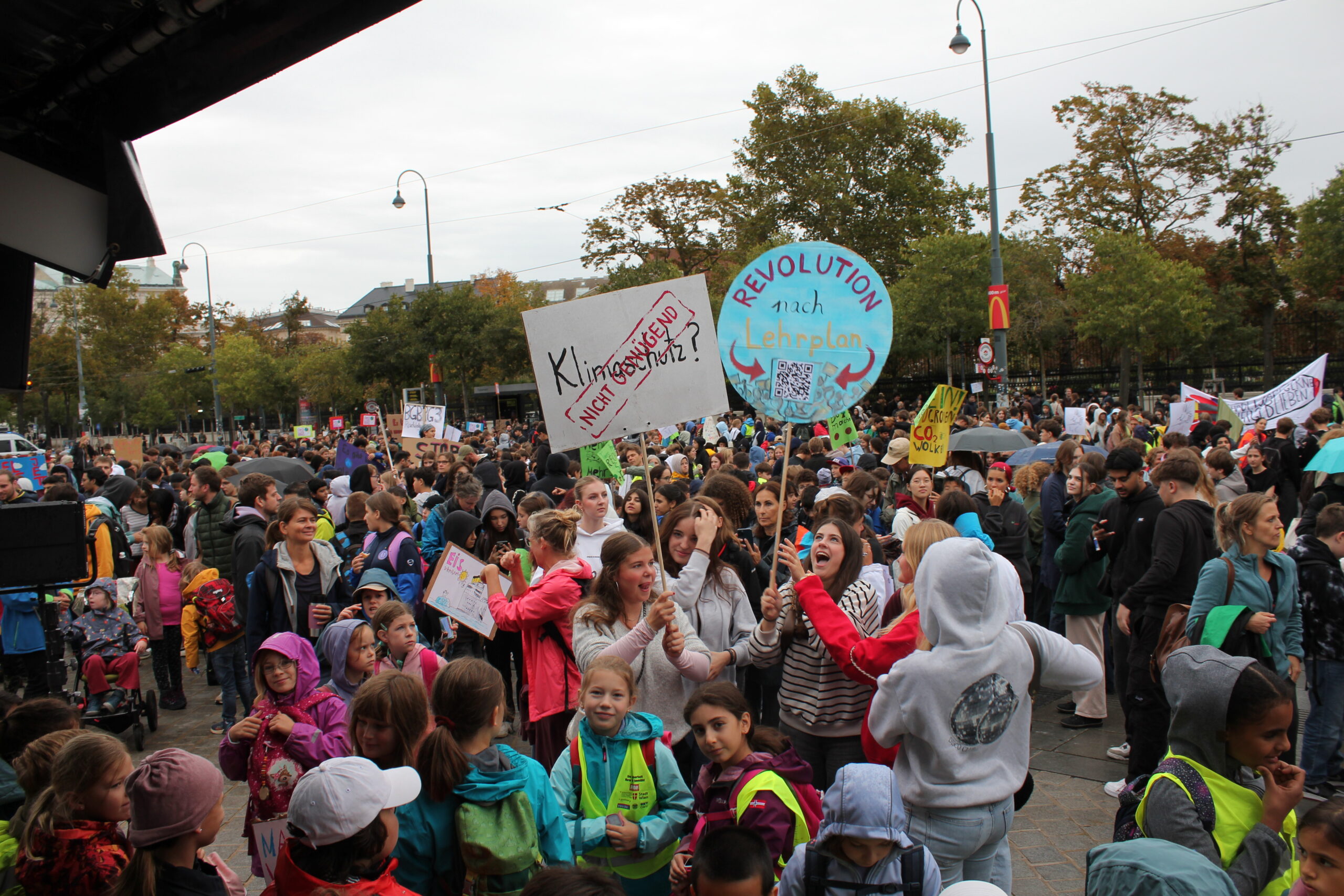 Klimaaktionstag bei der Bühne vorm Parlament